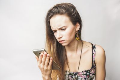 8 Things You Should Never Discuss Over Text