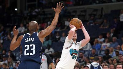 Former College National Champion Re-Signs With Grizzlies