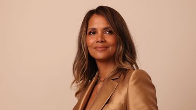 Halle Berry's anti-trend living room sofa reaffirms a crucial design lesson: This color is timeless for a reason