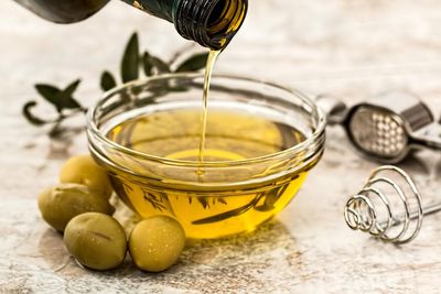 Olive oil and lemon: What are the health benefits of the viral shot?