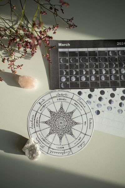 How to plan your summer according to the New Moon in Cancer