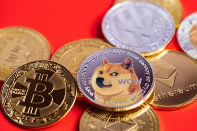 Bitcoin, Ethereum Could Soon Help You Get A Mortgage — Cathie Wood's Ark Invest Sees $12 Trillion Opportunity After FHFA Move