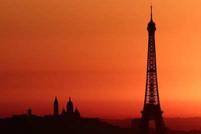Health alerts, risk of field fires as heatwave sweeps across Europe