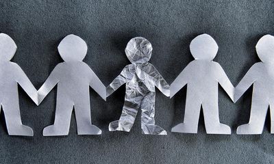 Australia’s life expectancy gap narrows but men in disadvantaged areas dying almost seven years earlier