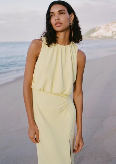 The Best Wedding Guest Dresses for Beach Ceremonies From Flowing Maxis to Slip Silhouettes