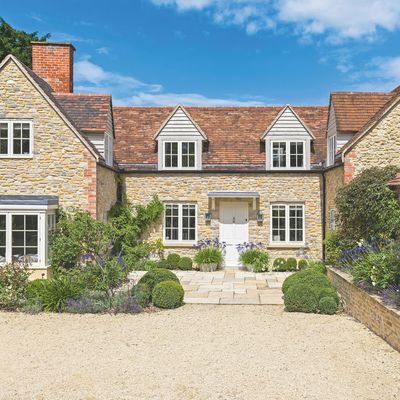 These are the 5 most common driveway materials – I compare their pros, cons and costs to see if one comes out on top