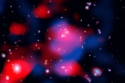 Astonishing 'halo' of high-energy particles around giant galaxy cluster is a glimpse into the early universe