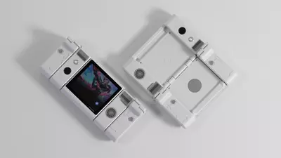OneXSugar gets demoed live — watch the dual-screen Android handheld transform into a Switch and a 3DS