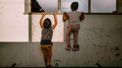 Jodi Windvogel wins 2025 Marilyn Stafford FotoReportage Award for work on Cape Town housing occupation