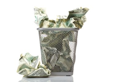 10 “Trash” Items Americans Throw Away That Could Be Worth a Fortune