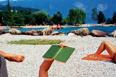 Choose comfort, ditch boring and prioritise pleasure – how to find the perfect beach read