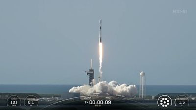 SpaceX launches advanced European weather satellite, lands rocket at sea (video, photos)