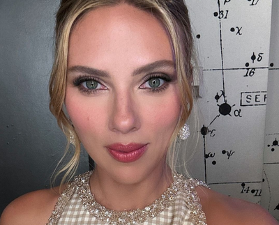 Scarlett Johansson Explains Jonathan Bailey Red Carpet Kiss