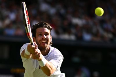 Which British tennis players are still playing singles at Wimbledon?