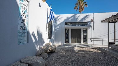 Iconic Thera statue returns home as Santorini’s renovated archaeological museum reopens