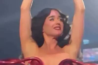 Katy Perry breaks down crying during final Australia show after Orlando Bloom split