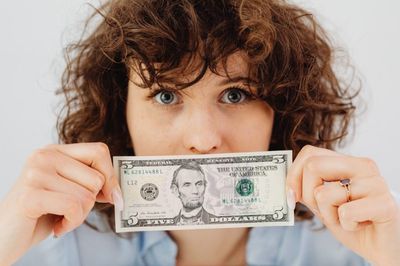 What Happens When You Save Every $5 Bill for a Year?