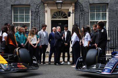 UK Prime Minister Starmer welcomes F1 community to Downing Street
