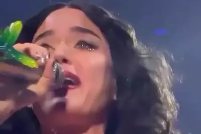 Katy Perry cries on stage amid reports of Orlando Bloom split