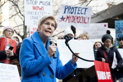 US Senator Urges Bribery Probe Over Trump-Paramount Settlement