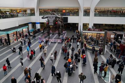 Train lines to Birmingham New Street station blocked after wire damage