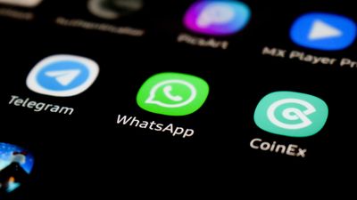 WhatsApp will now let big businesses voice call you directly, also adds more AI agents