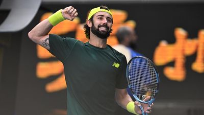 Thompson battles by Bonzi into Wimbledon third round
