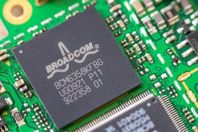 Jefferies Raises Broadcom Price Target to $315: 19% Upside Ahead