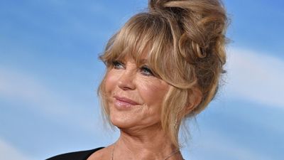 Goldie Hawn's '90s dining nook channels the charm of the French countryside with wooden furniture, a blue linen tablecloth, and lace curtains – the style is dominating trends in 2025