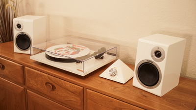 Orange's O turntable puts a touch of 60s passion into your platters
