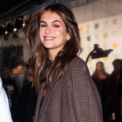 Kaia Gerber Floats to the Gym in $160 On Cloudnova Sneakers and a Matching Tote