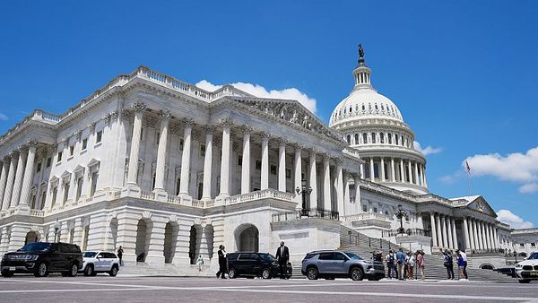 Republicans advance Trump's tax bill after initial struggles to gain GOP support