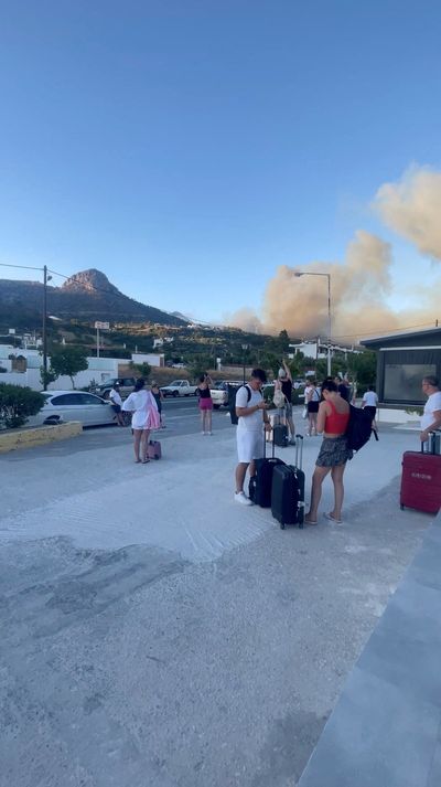 Crete wildfire: Tourists evacuated as rapidly spreading blaze threatens holiday beach resorts