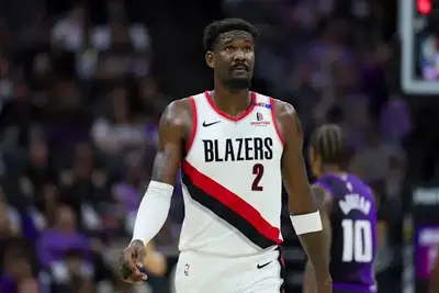 Los Angeles Lakers Sign Deandre Ayton to Two-Year Deal