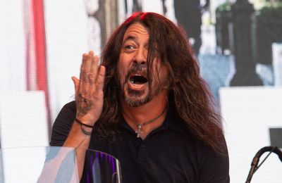 Foo Fighters release new single to mark 30th anniversary