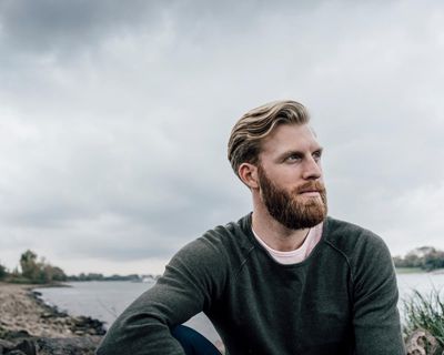 Beards may be dirtier than toilets – but all men should grow one