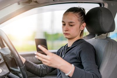 Teens spend 20% of time behind the wheel looking at phone