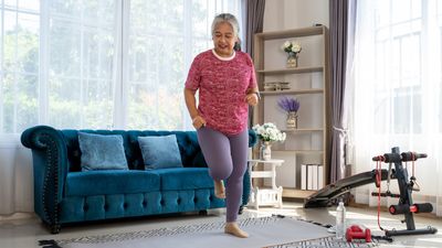I’m a personal trainer—if you need some quick and low-impact cardio, I recommend you start with this 15-minute workout