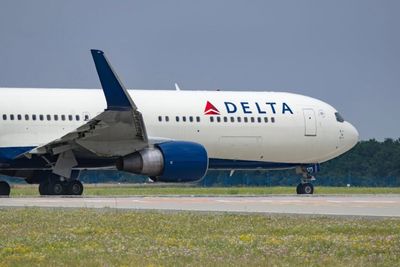 How To Earn $500 A Month From Delta Air Lines Stock Ahead Of Q2 Earnings