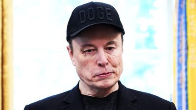 ‘Worked flawlessly aside from this’: Tesla self-driving mode swerves into oncoming traffic, Musk fans say no big deal