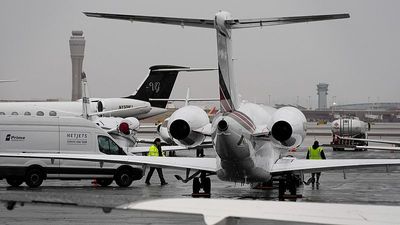 France and Spain join global push to tax private jets and premium flights for climate funding