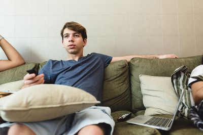 Bosses are right: workers spend 2.5 fewer hours on the clock when they’re working from home