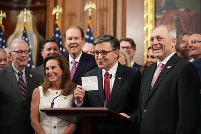 Mammoth budget bill heads to Trump’s desk in time for July Fourth - Roll Call