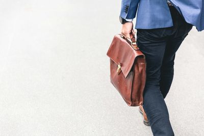US Economy Defies Forecasts With Strong Job Growth as Private Sector Weakens
