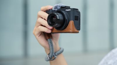 SmallRig’s new leather case kit adds style and protection to Canon’s PowerShot vlogging camera