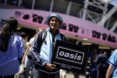 Oasis fans travel from Australia for band’s first gig in 16 years
