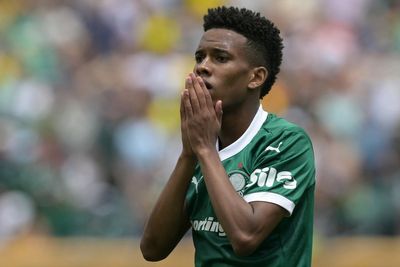 Brazilian winger must ‘show how good he is’ ahead of Chelsea move