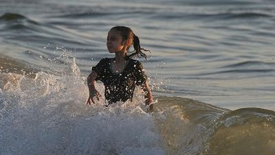 Gaza families turn to the sea as heat and water crisis worsens