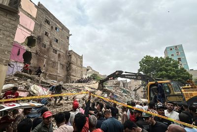 Pakistan Building Collapse Kills 7