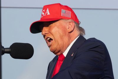 Trump calls Melania ‘first lady’ to remind himself he is president